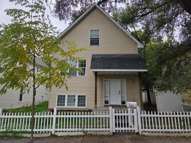 $299,900 | 925 Marion Street, St. Paul, MN 55117