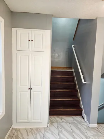 $299,900 | 925 Marion Street, St. Paul, MN 55117