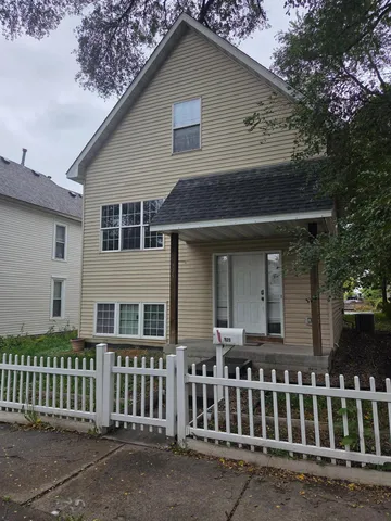 $299,900 | 925 Marion Street, St. Paul, MN 55117