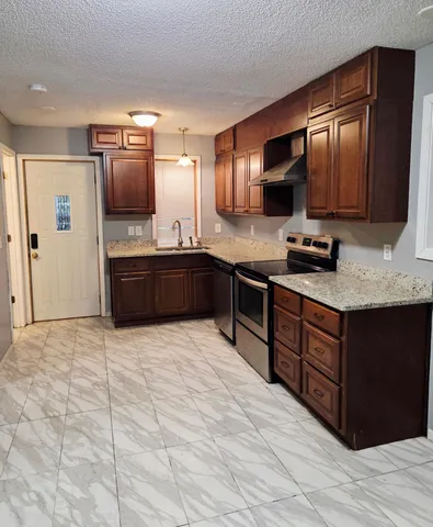 $299,900 | 925 Marion Street, St. Paul, MN 55117