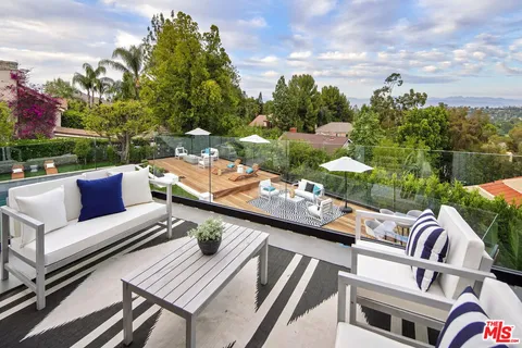 $3,595,000 | 4050 Clarinda Drive, Tarzana, CA 91356