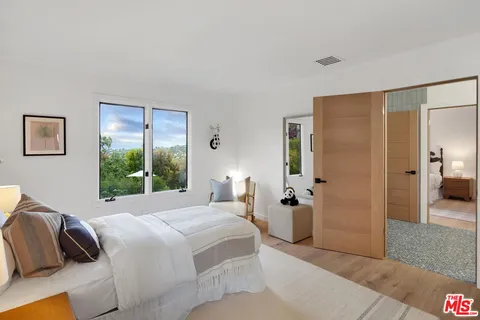 $3,595,000 | 4050 Clarinda Drive, Tarzana, CA 91356