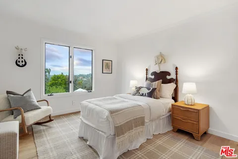 $3,595,000 | 4050 Clarinda Drive, Tarzana, CA 91356
