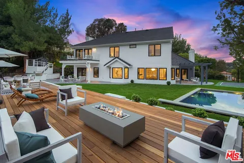 $3,595,000 | 4050 Clarinda Drive, Tarzana, CA 91356