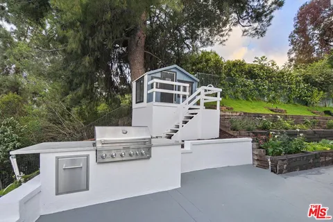 $3,595,000 | 4050 Clarinda Drive, Tarzana, CA 91356