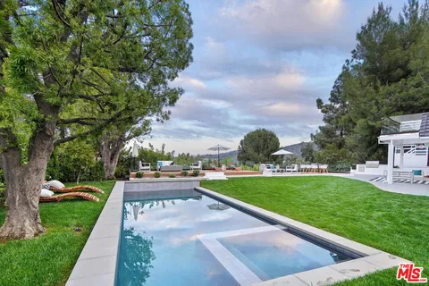 $3,595,000 | 4050 Clarinda Drive, Tarzana, CA 91356