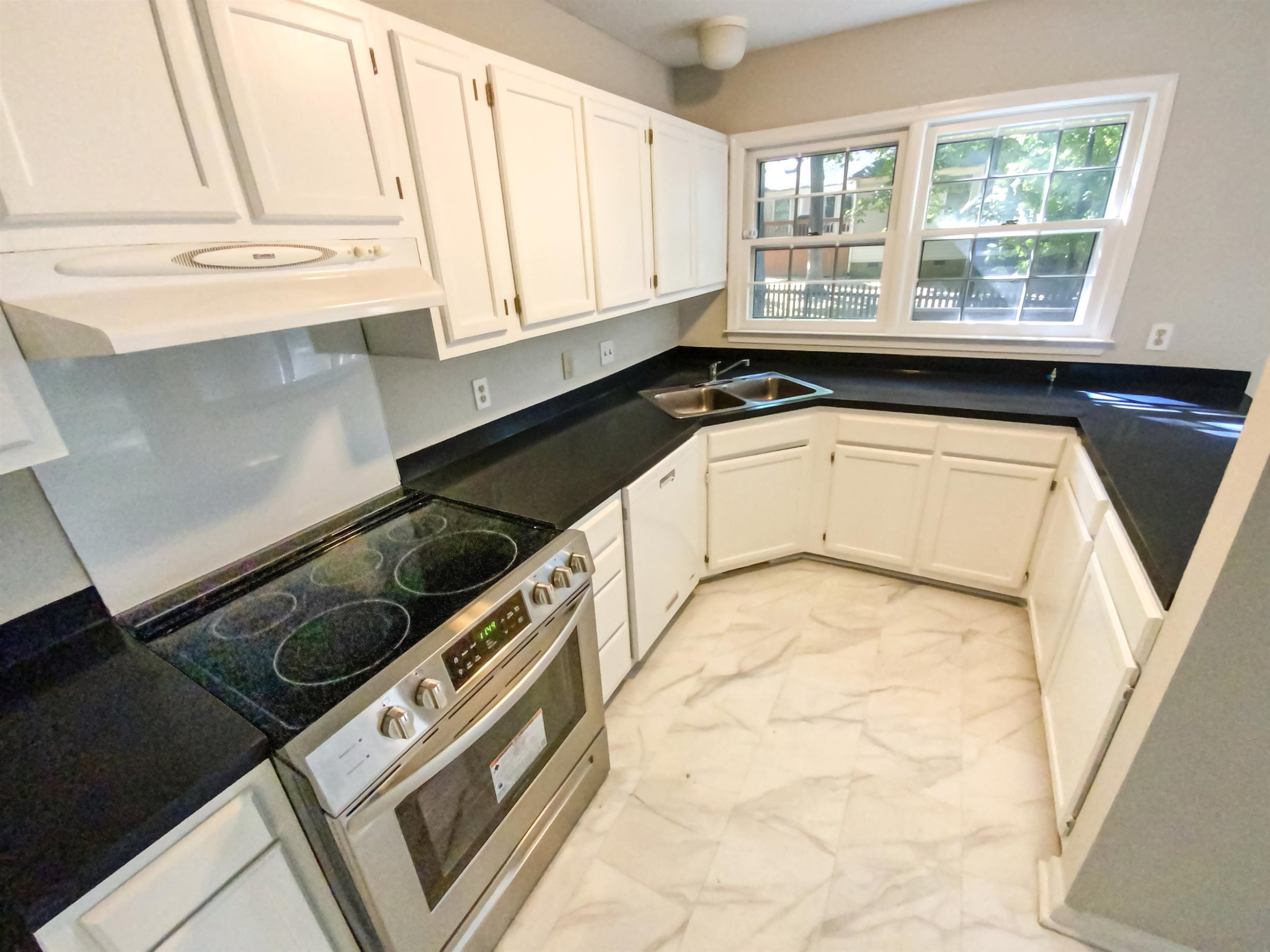 11817 North Exeter Way Raleigh, NC 27613 - Photo 4 of 17 Photo 4