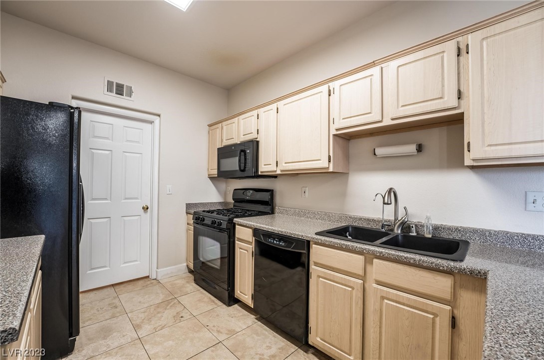 1633 Cave Spring Drive Henderson, NV 89014 - Photo 17 of 46