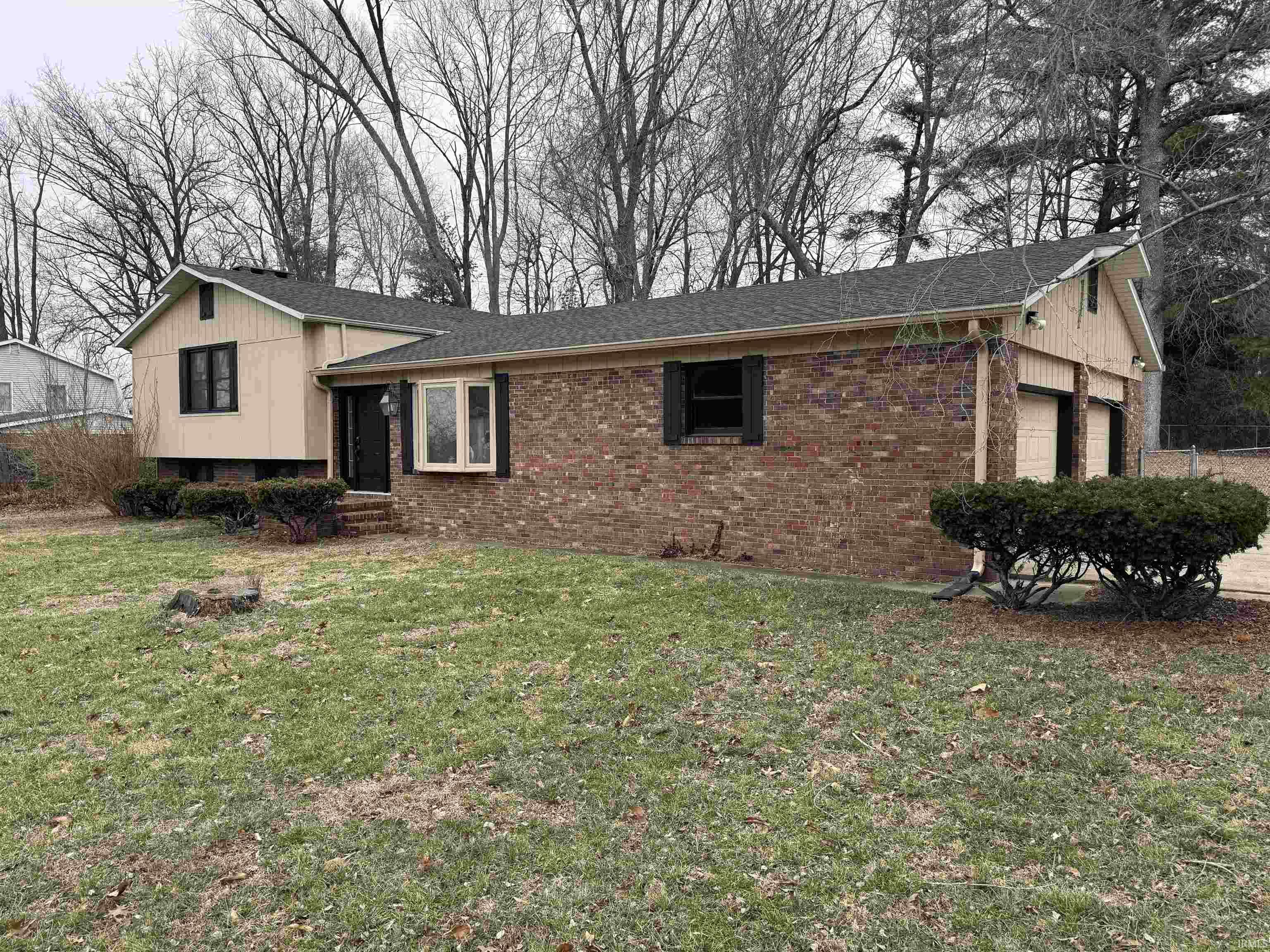 1718 Ridgeway Avenue Vincennes, IN 47591 - Photo 2 of 33