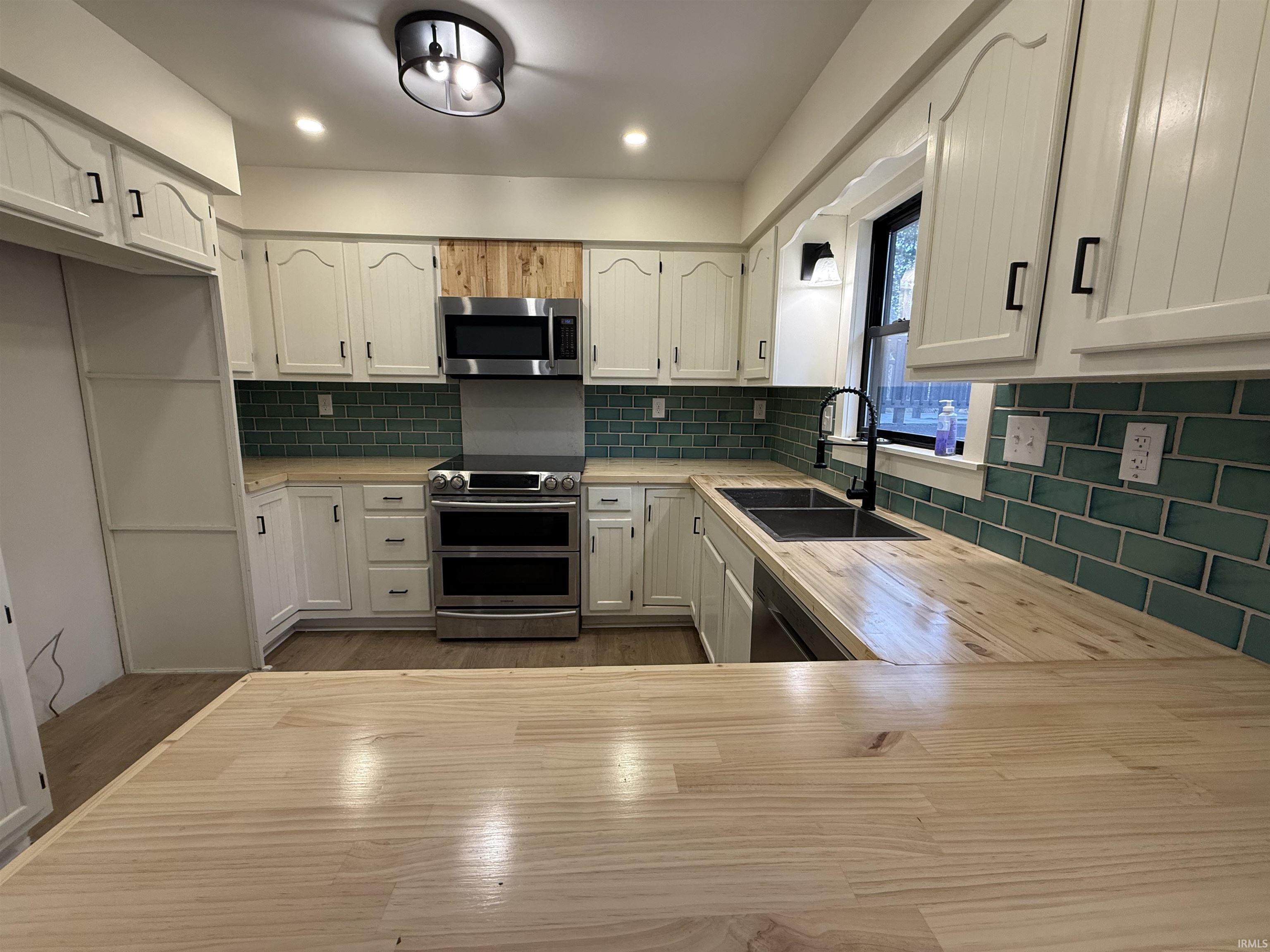 1718 Ridgeway Avenue Vincennes, IN 47591 - Photo 5 of 33