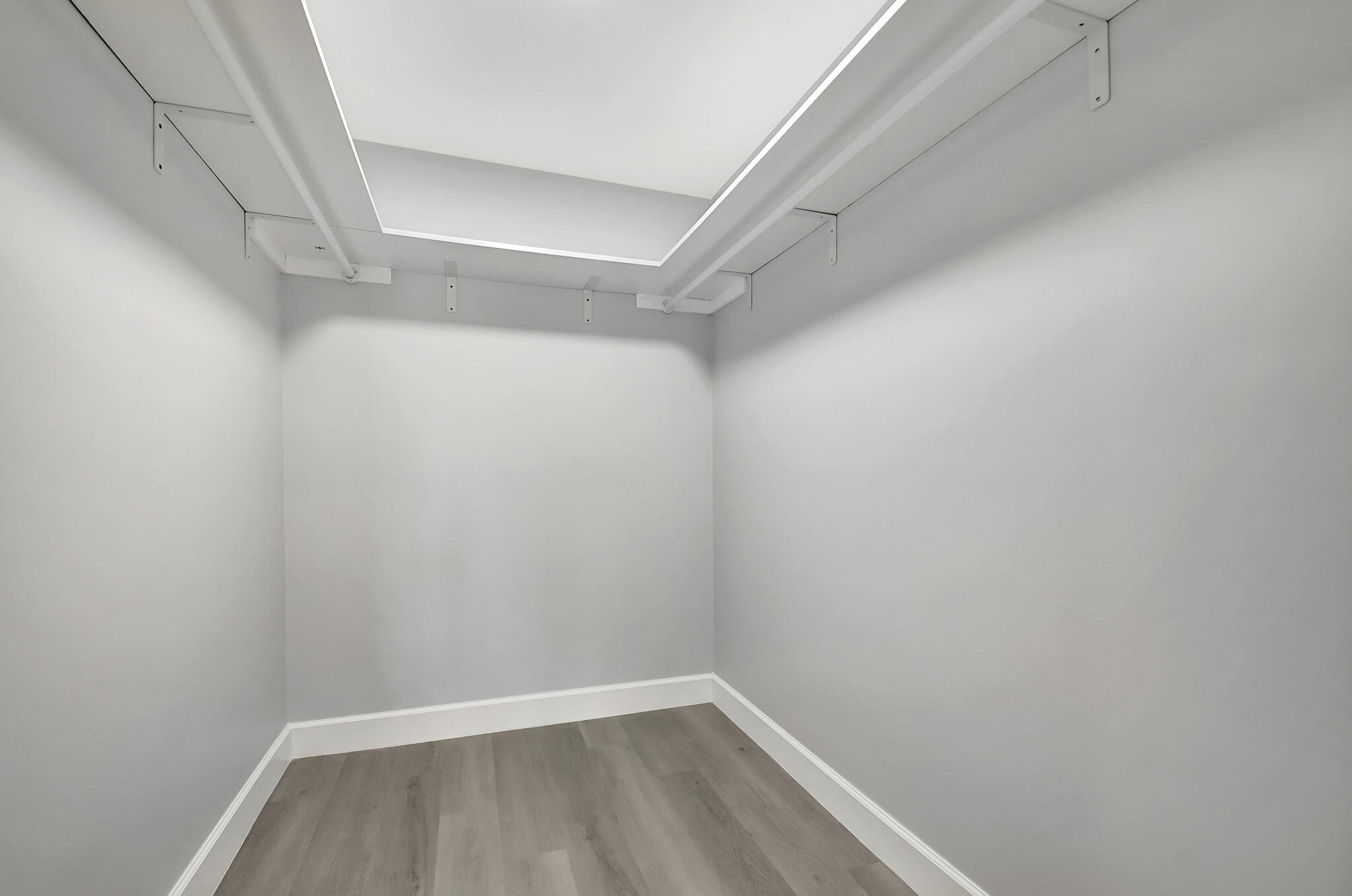 702 Lori Drive, Unit 194 Palm Springs, FL 33461 - Photo 17 of 41 a view of small space