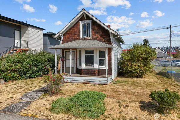 $305,000 | 1621 East 32nd Street, Tacoma, WA 98404