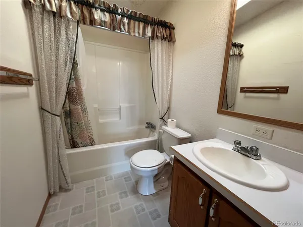 $220,000 | 2472 Lowell Avenue, Burlington, CO 80807