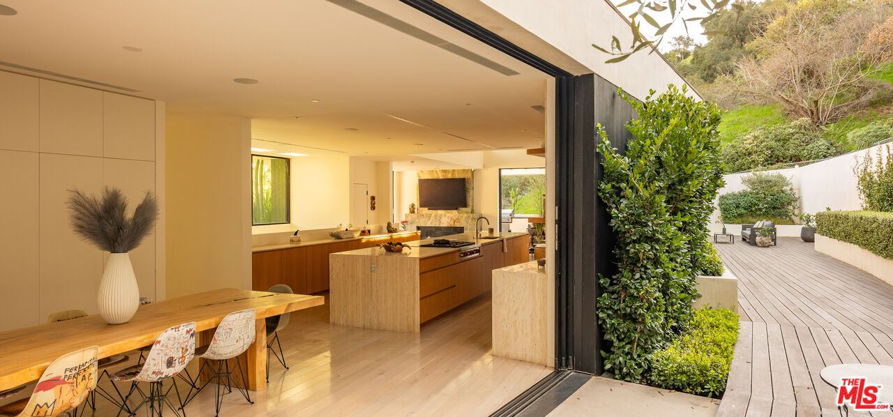 7681 Willow Glen Road Los Angeles, CA 90046 - Photo 12 of 71 a view of a living room and natural light