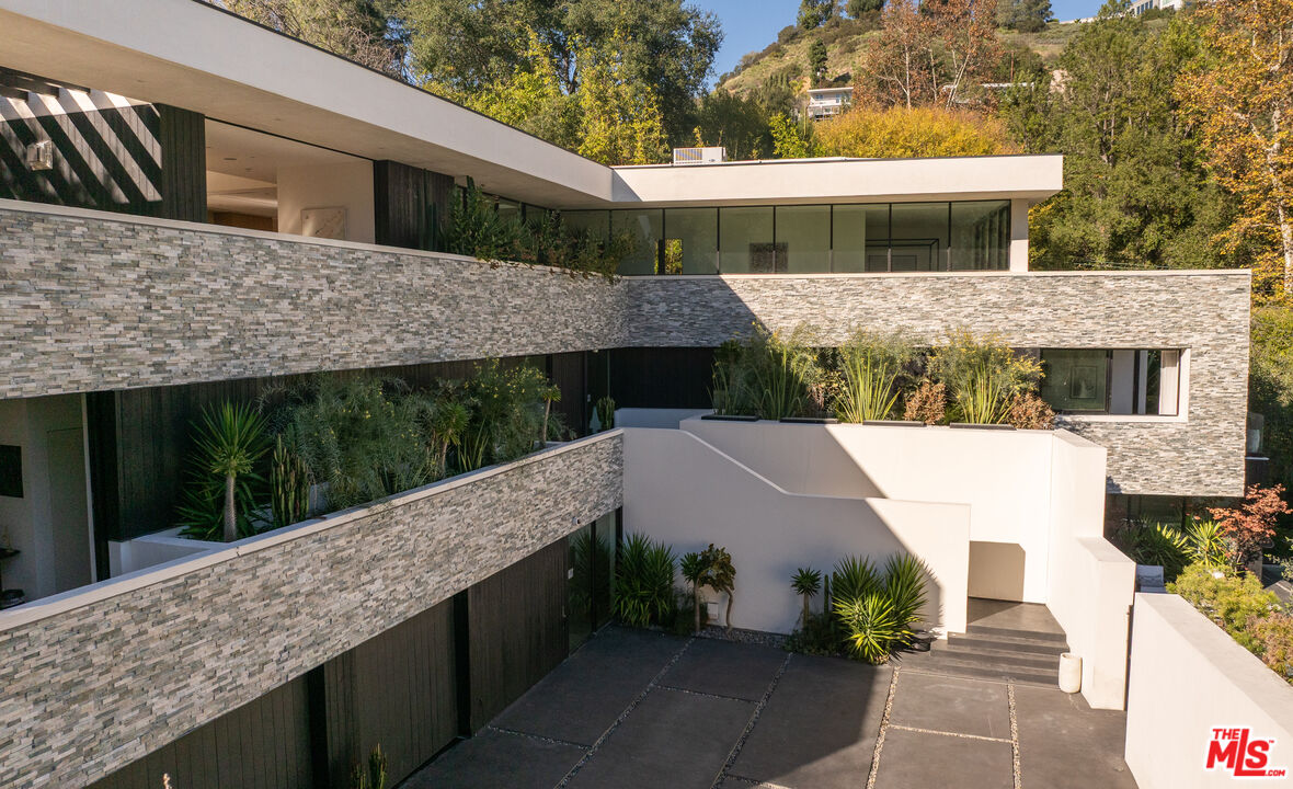 7681 Willow Glen Road Los Angeles, CA 90046 - Photo 19 of 71