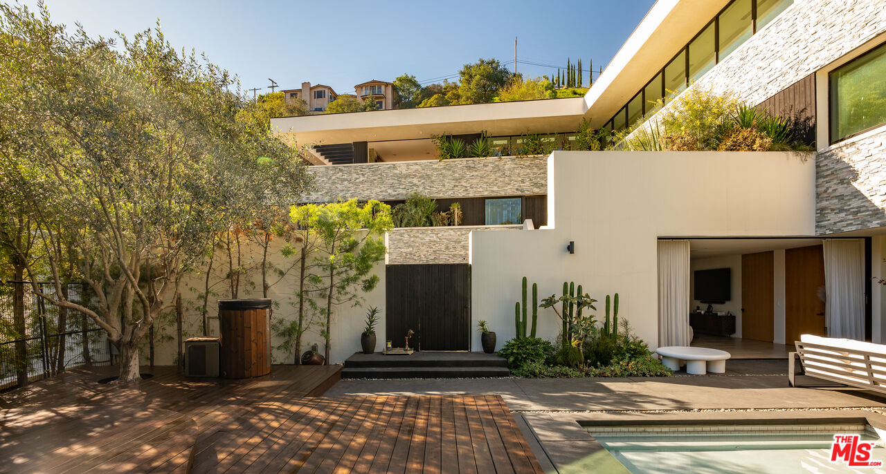 7681 Willow Glen Road Los Angeles, CA 90046 - Photo 21 of 71 a front view of a house with garden