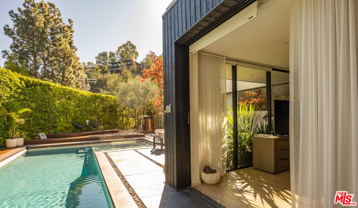 7681 Willow Glen Road Los Angeles, CA 90046 - Photo 24 of 71