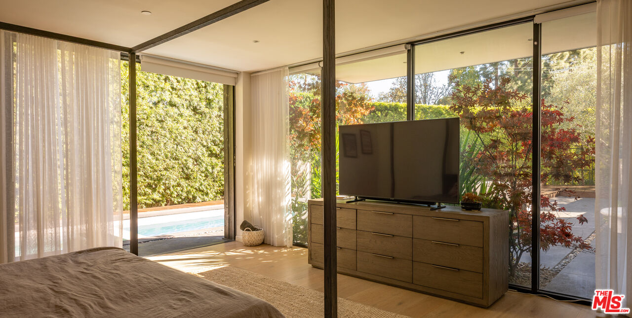 7681 Willow Glen Road Los Angeles, CA 90046 - Photo 26 of 71