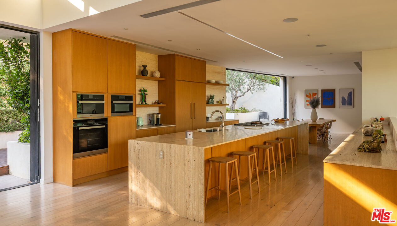 7681 Willow Glen Road Los Angeles, CA 90046 - Photo 3 of 71