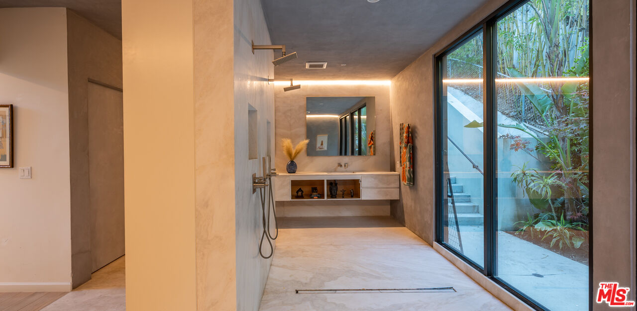 7681 Willow Glen Road Los Angeles, CA 90046 - Photo 33 of 71 a view of a hallway with a livingroom and furniture