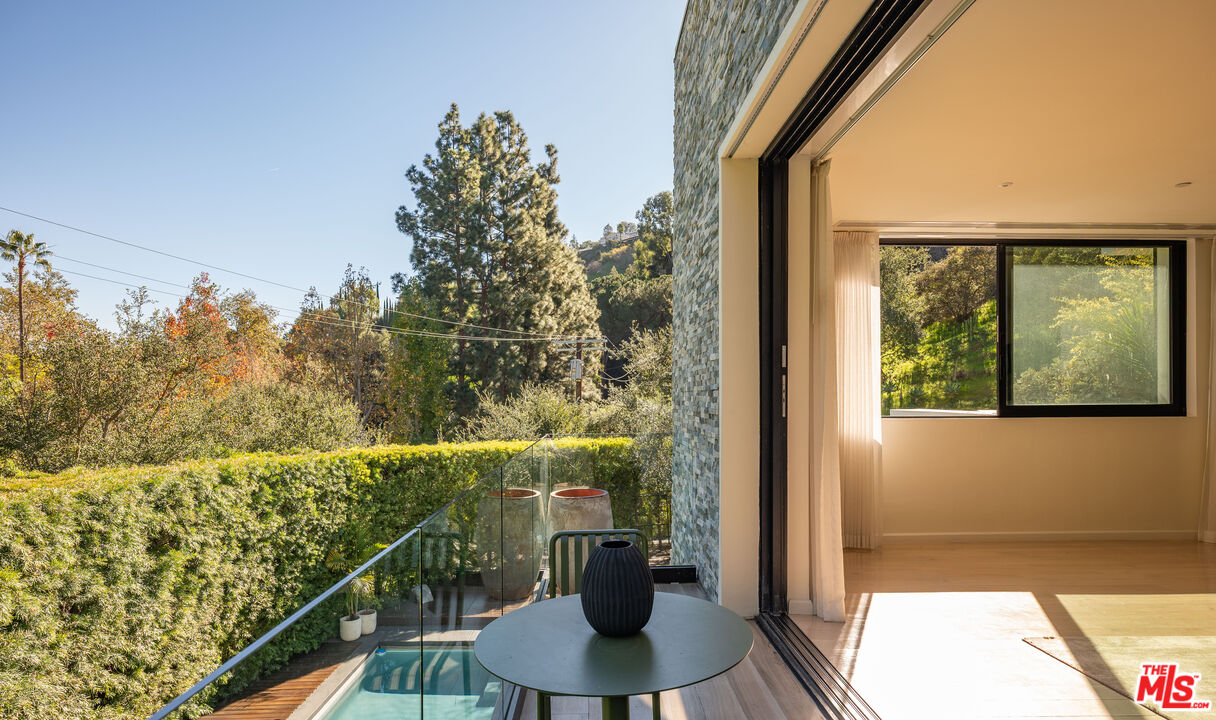 7681 Willow Glen Road Los Angeles, CA 90046 - Photo 37 of 71 a view of a balcony with chair and the potted plants