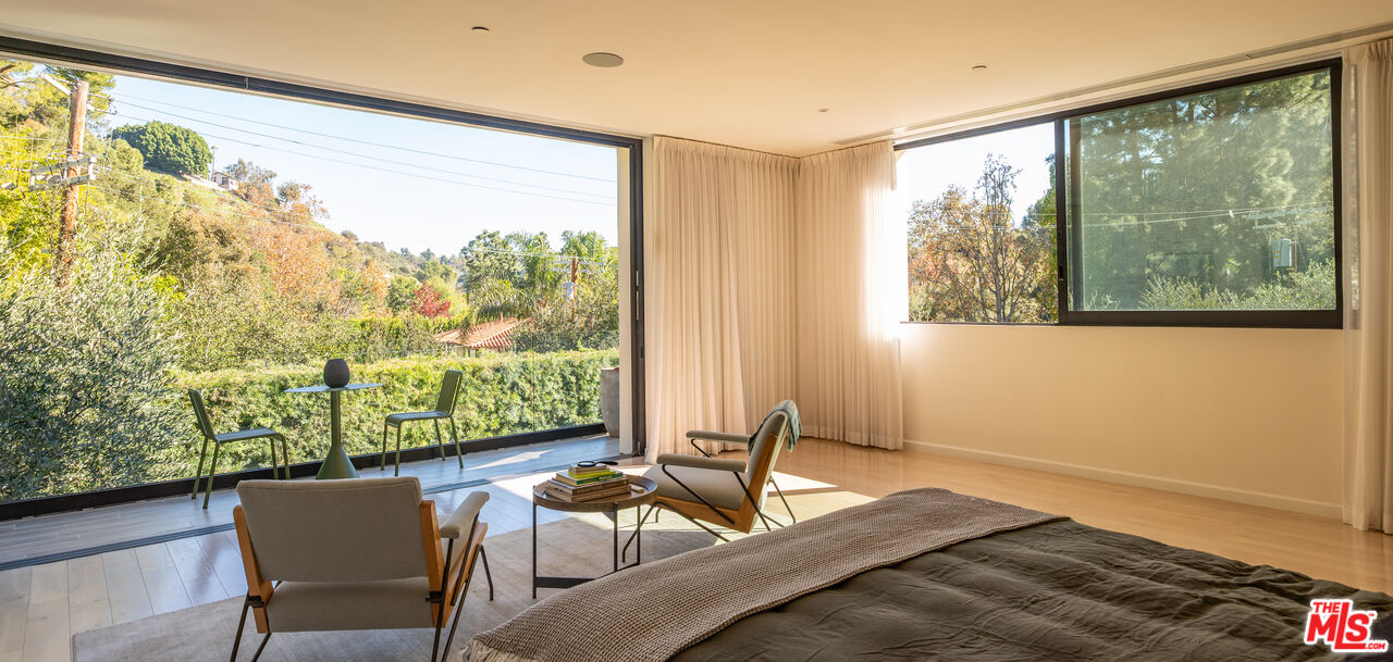 7681 Willow Glen Road Los Angeles, CA 90046 - Photo 39 of 71 a bedroom with a bed and a window