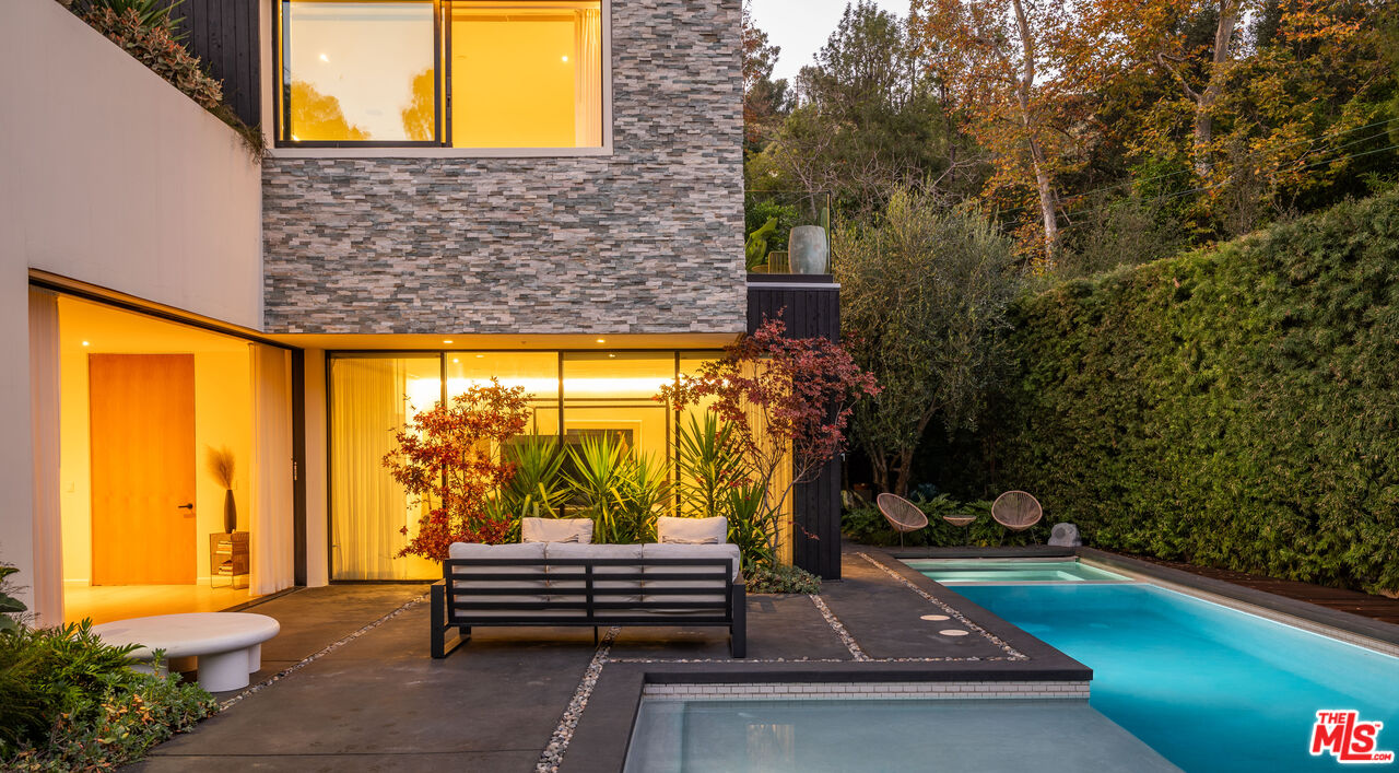 7681 Willow Glen Road Los Angeles, CA 90046 - Photo 61 of 71 a view of outdoor space with seating area