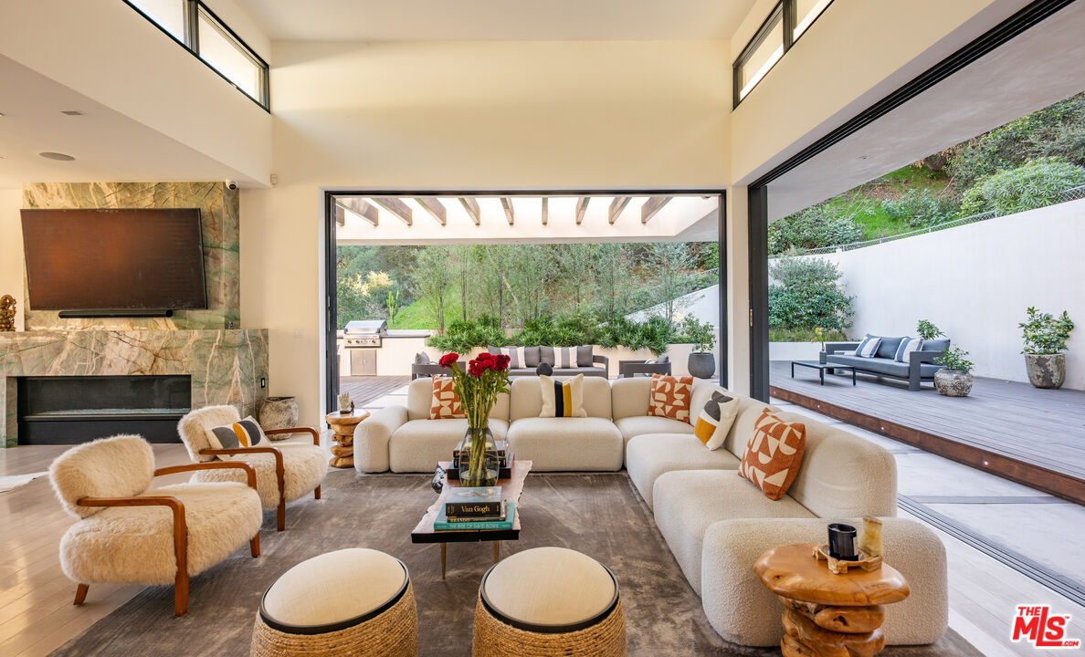 7681 Willow Glen Road Los Angeles, CA 90046 - Photo 8 of 71
