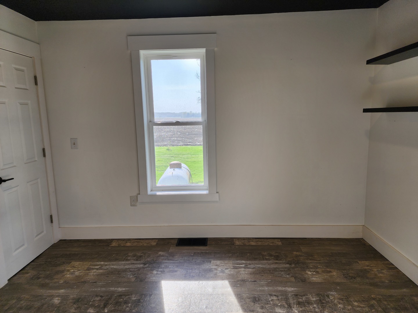 6522 East 3500S Road St. Anne, IL 60964 - Photo 5 of 20 a view of an empty room and window