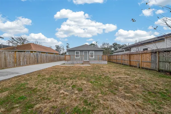 $2,150 | 4309 Beggs Street, Houston, TX 77009