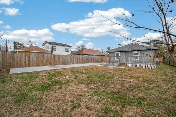 $2,150 | 4309 Beggs Street, Houston, TX 77009