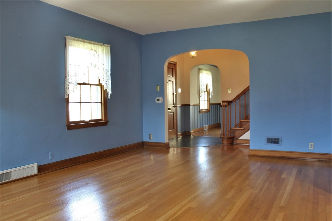 2863 Roseneath Road Huntington, WV 25705 - Photo 5 of 29 Gallery Image 5
