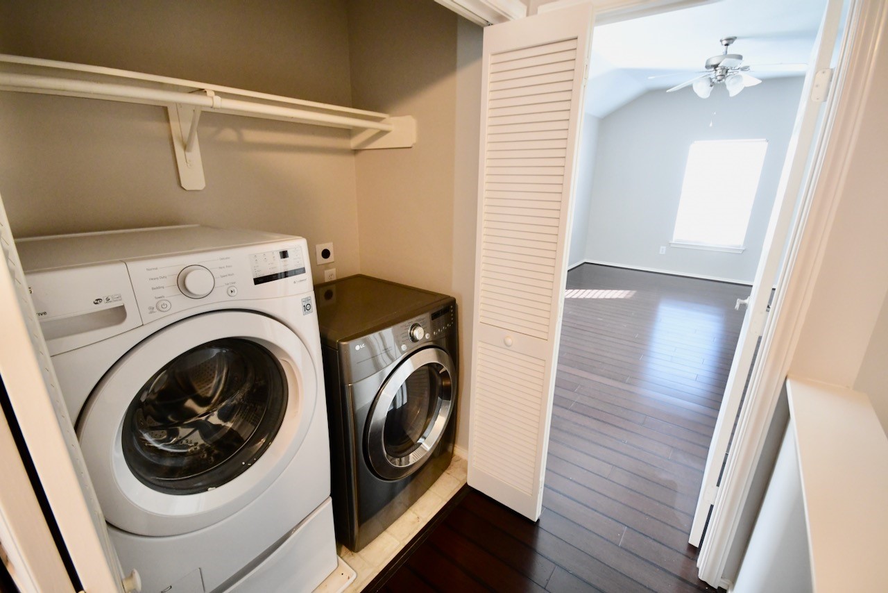 1706 Redwing Bluff Drive Houston, TX 77009 - Photo 19 of 24 a utility room with dryer and washer
