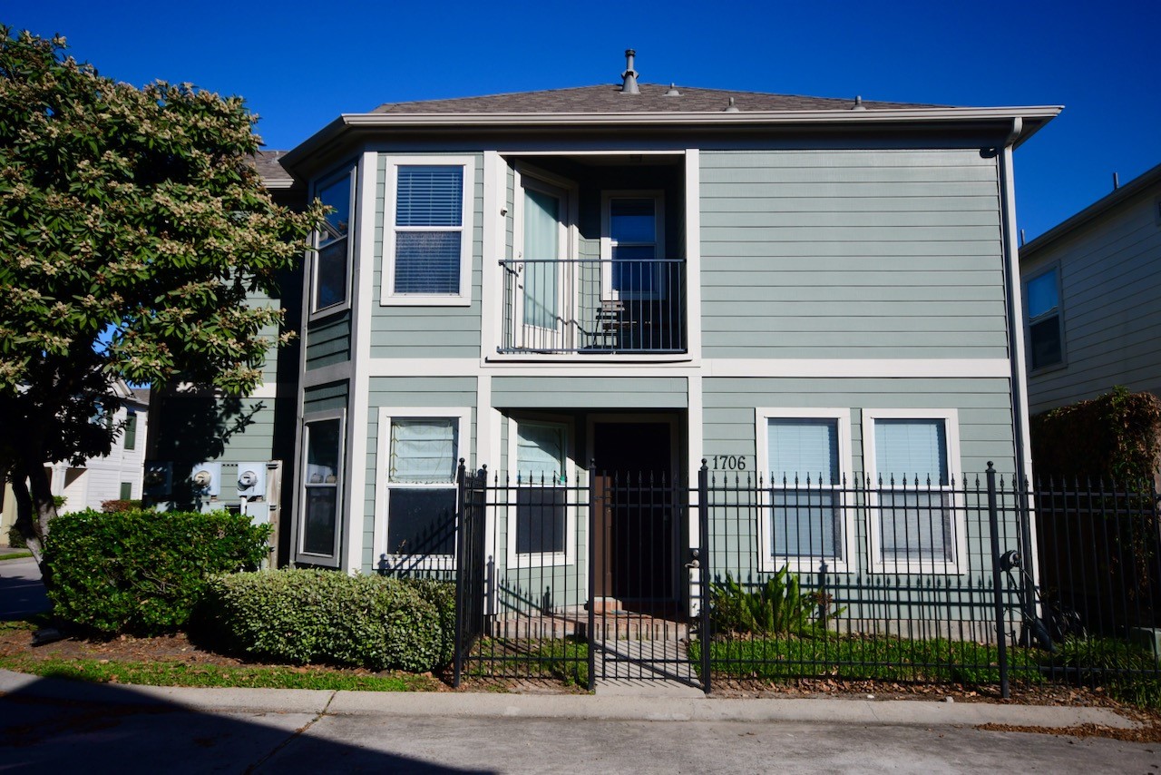 1706 Redwing Bluff Drive Houston, TX 77009 - Photo 2 of 24 front view of a house