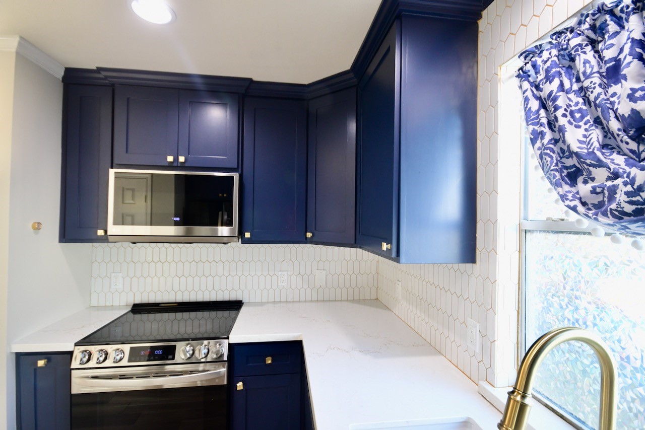 1706 Redwing Bluff Drive Houston, TX 77009 - Photo 9 of 24 a kitchen with a stove and a microwave