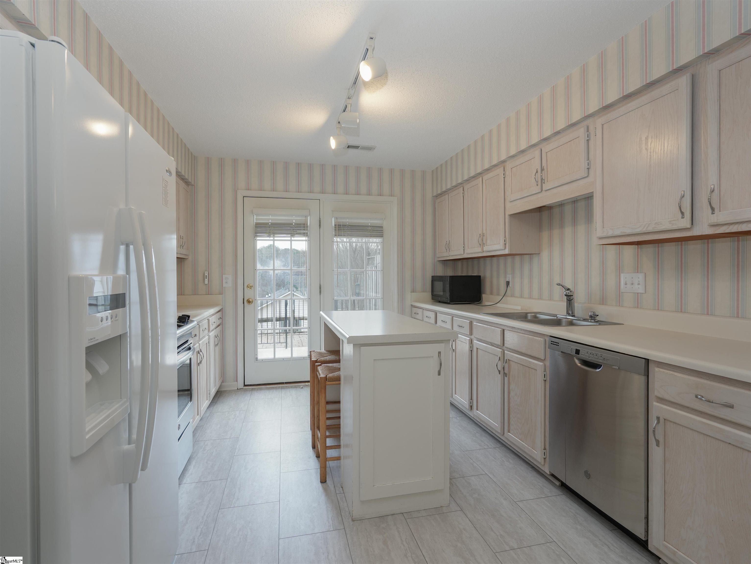 7 Stone Meadow Road Greenville, SC 29615 - Photo 3 of 40