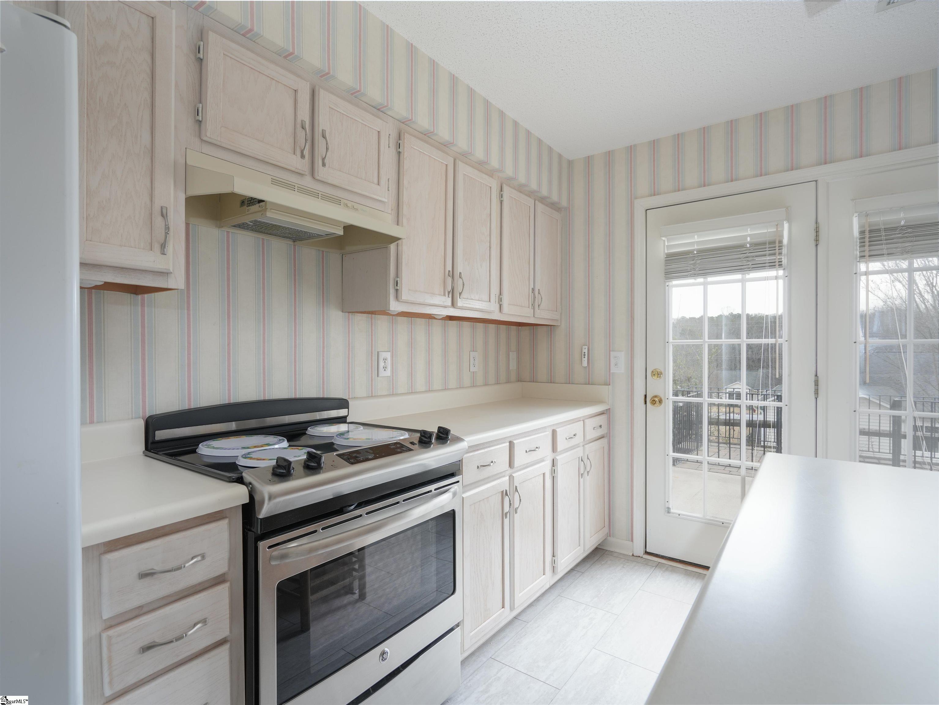 7 Stone Meadow Road Greenville, SC 29615 - Photo 4 of 40