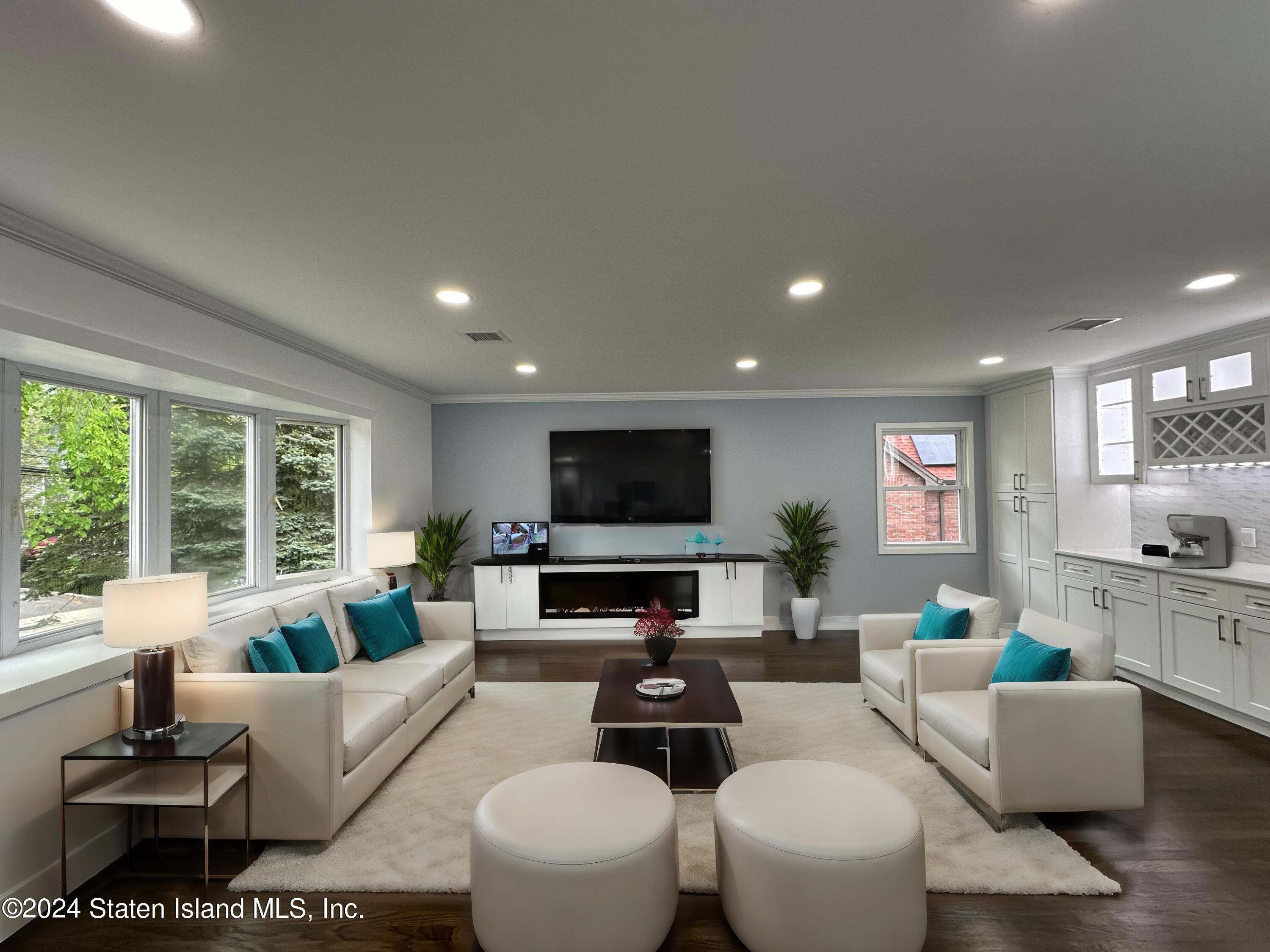 81 Manor Road Staten Island, NY 10310 - Photo 5 of 44 Living Room - Virtual