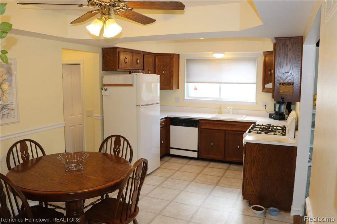 44299 Arlington Road Canton, MI 48187 - Photo 7 of 22 IMG_4568.JPG