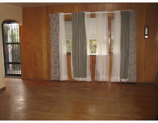 1148 Eldersville Road Burgettstown, PA 15021 - Photo 5 of 11 Living Room.