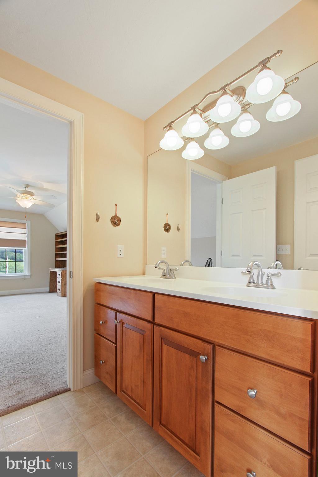 930 White Oak Road Windsor, PA 17366 - Photo 36 of 72 2nd Floor Bath #2