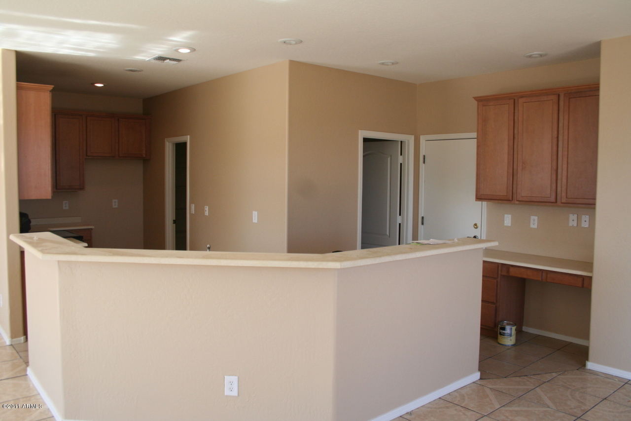 2001 West Maldonado Road Phoenix, AZ 85041 - Photo 5 of 14 Kitchen