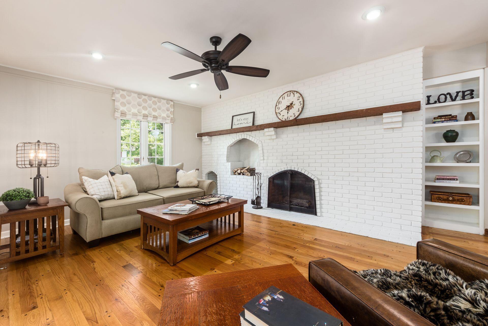 4220 Camborne Road Columbus, OH 43220 - Photo 14 of 45 HARDWOOD FLOORS THROUGHOUT MOST OF HOME!