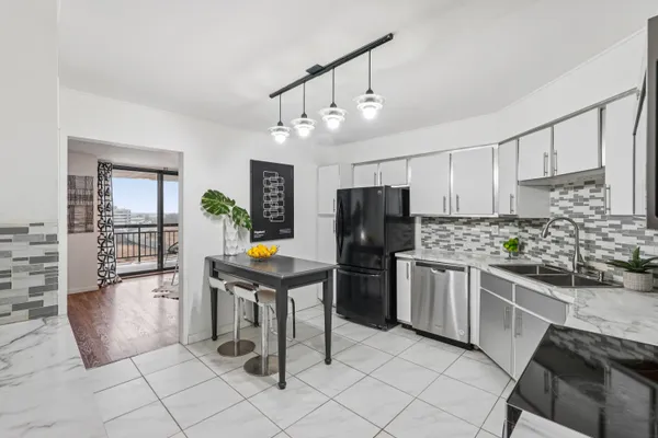 $3,500 | 530 Harmon Cove Tower, Unit 530, Secaucus, NJ 07094