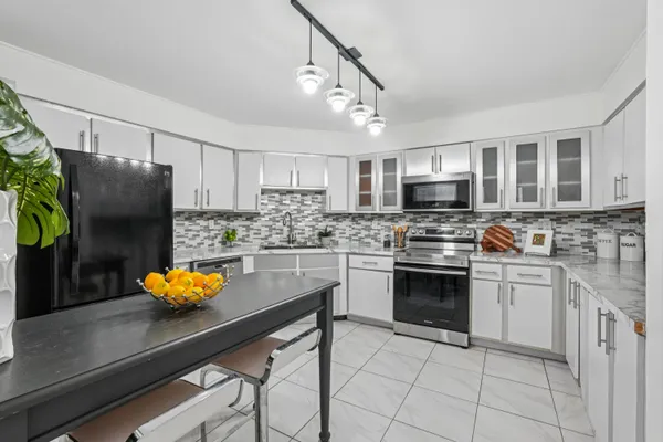 $3,500 | 530 Harmon Cove Tower, Unit 530, Secaucus, NJ 07094