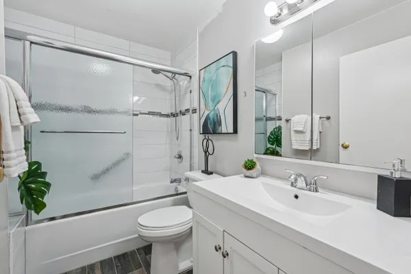 $3,500 | 530 Harmon Cove Tower, Unit 530, Secaucus, NJ 07094