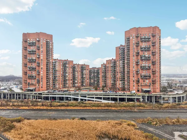 $3,500 | 530 Harmon Cove Tower, Unit 530, Secaucus, NJ 07094