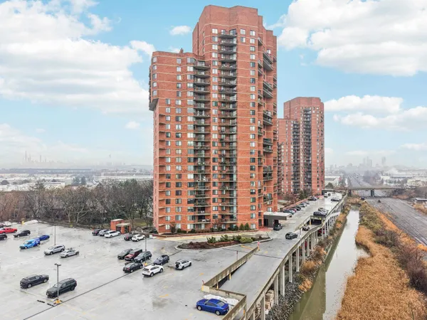 $3,500 | 530 Harmon Cove Tower, Unit 530, Secaucus, NJ 07094
