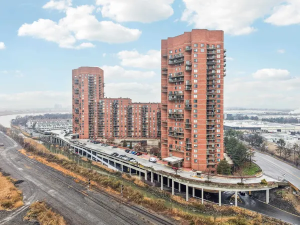 $3,500 | 530 Harmon Cove Tower, Unit 530, Secaucus, NJ 07094