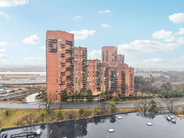 $3,500 | 530 Harmon Cove Tower, Unit 530, Secaucus, NJ 07094